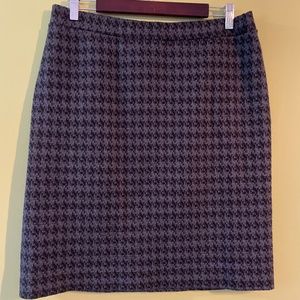 Knee length, houndstooth skirt. Grey and black.
